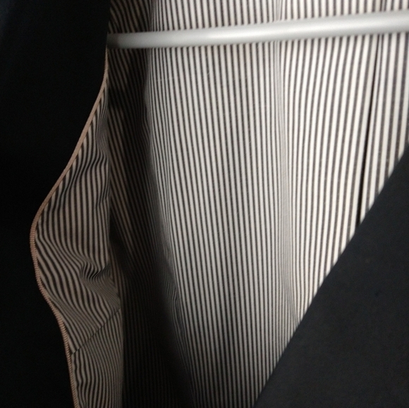 H&m black long sleeve one button close lined blazer jacket. Size 8 - Picture 5 of 11